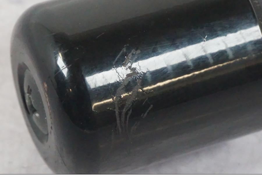 Baksidan på Styrvikt från en Suzuki GSF 1250 -2010 motorcykel.