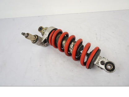 Baksidan på Stötdämpare från en Honda VFR 750 -1994 motorcykel.