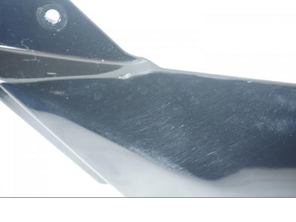 Vänster sida på Bensintankskåpa från en Yamaha YZF 1000 R1 -2002 motorcykel.