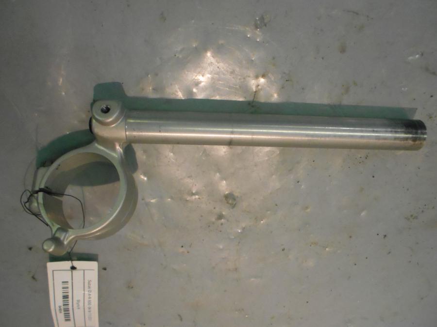 Framsidan på Styre från en Suzuki GSX-R 600 -2004 motorcykel.