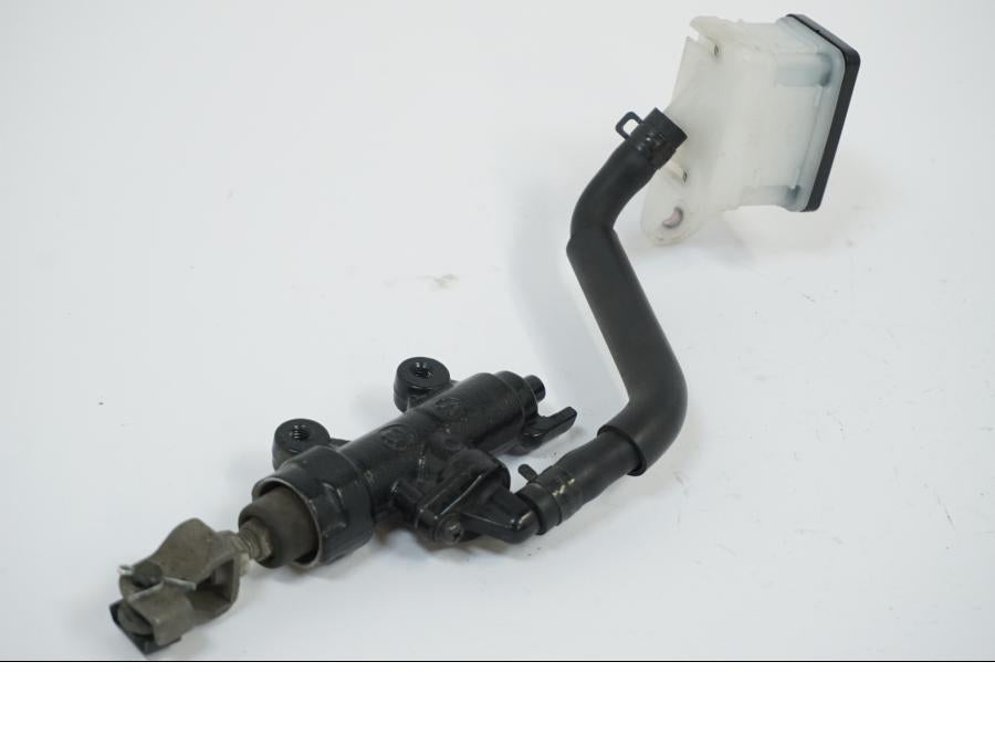 Framsidan på Bromshuvudcylinder från en Honda CB 650 R -2019 motorcykel.