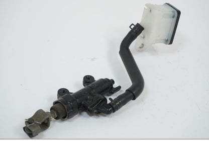 Framsidan på Bromshuvudcylinder från en Honda CB 650 R -2019 motorcykel.