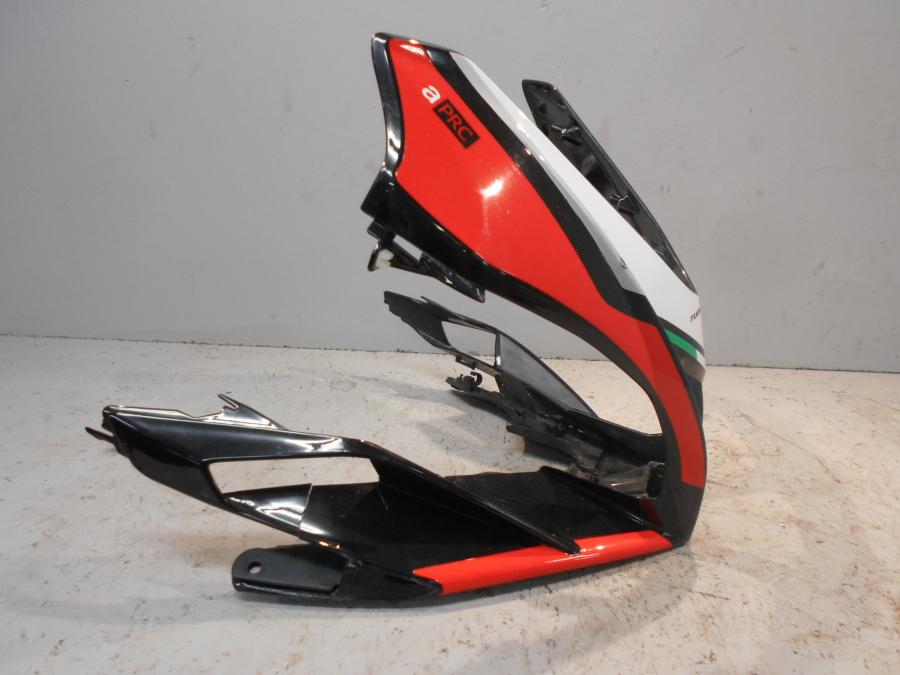 Baksidan på Toppkåpa från en Aprilia Tuono V4R -2016 motorcykel.