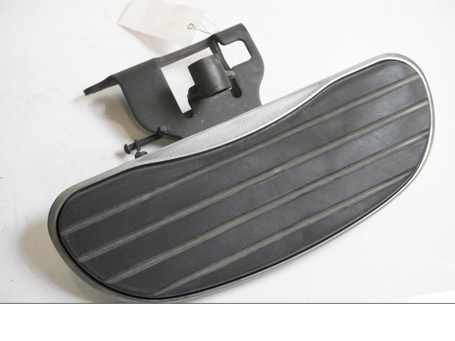 Baksidan på Fotplatta från en Kawasaki VN 1700 Classic Tourer -2009 motorcykel.