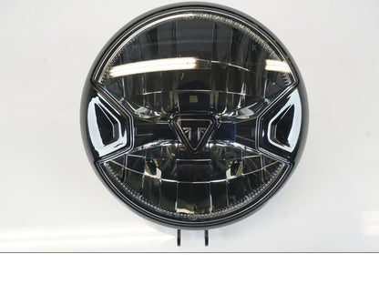 Baksidan på Strålkastare från en Triumph Trident -2021 motorcykel.