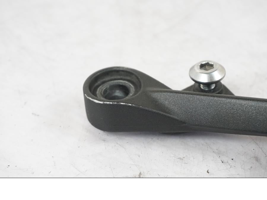 Snett uppifrån på Fotpinnefäste från en Kawasaki ZX-6R -2011 motorcykel.