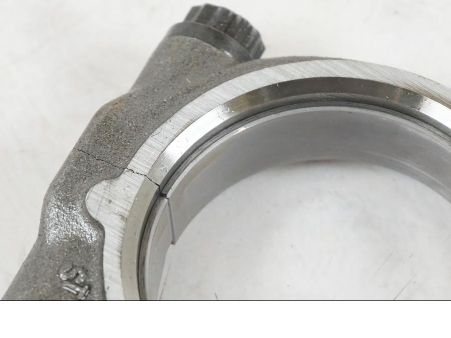 Vänster sida på Vevstake från en BMW R 1250 GS -2021 motorcykel.