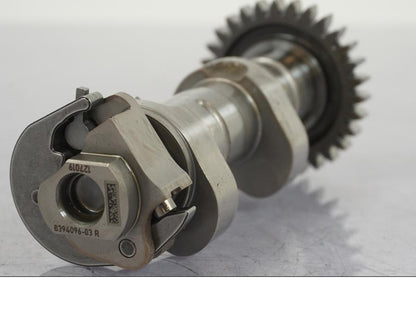 Höger sida på Kamaxel från en BMW R 1250 GS -2023 motorcykel.