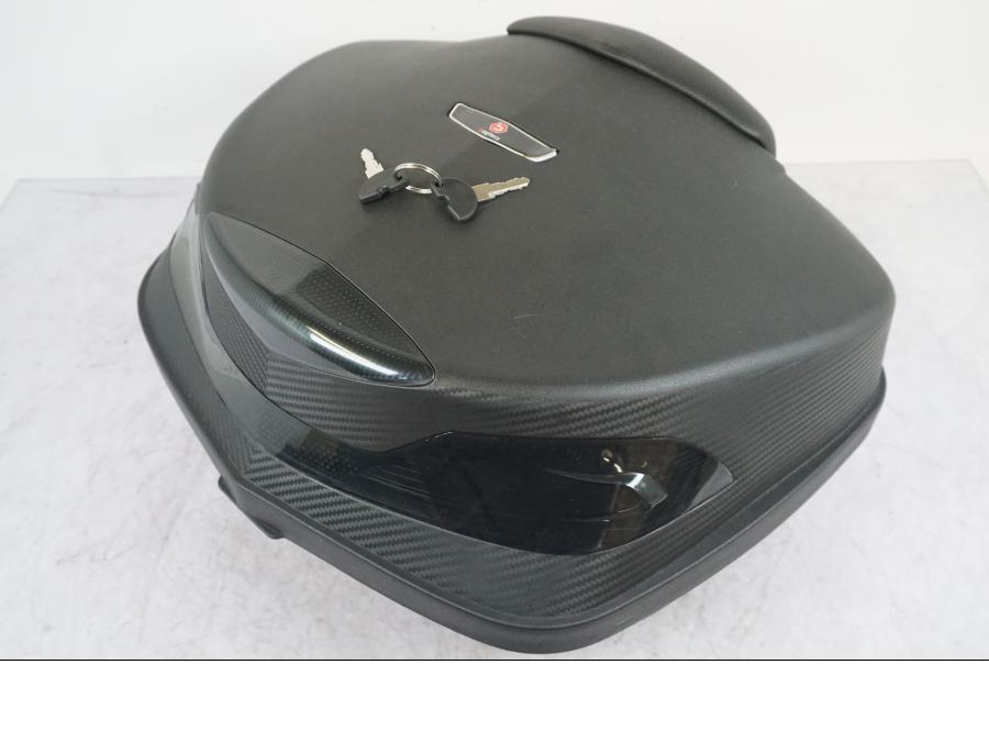 Framsidan på Topbox från en Triumph Tiger -2009 motorcykel.