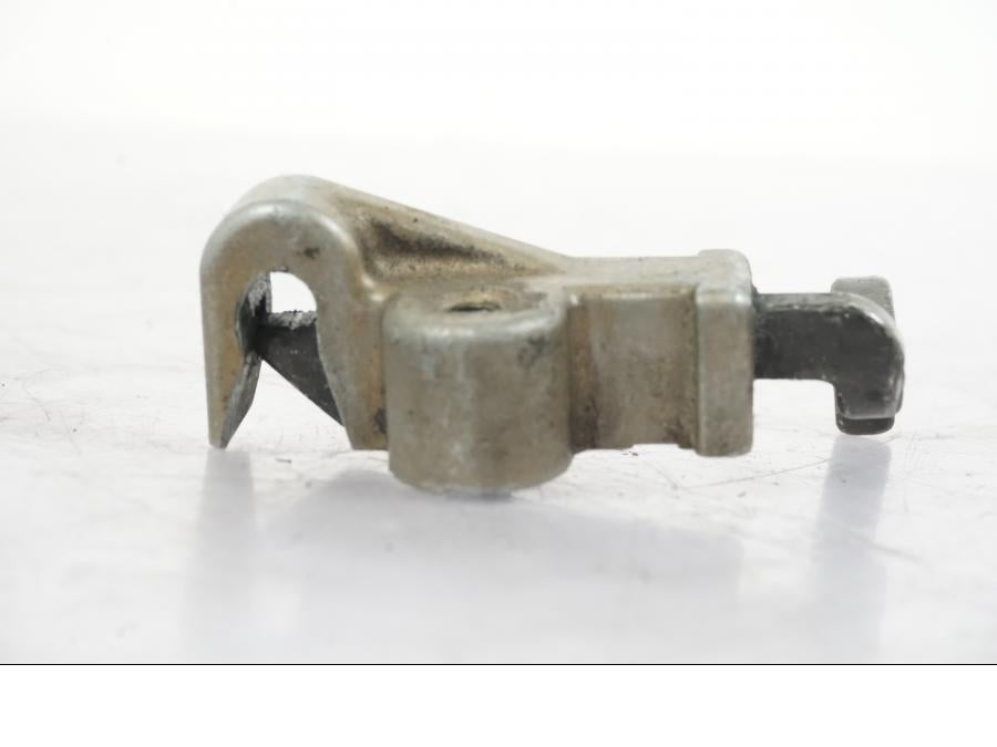 Baksidan på Sadellåsmekanism från en Honda CBR 1000 F -1999 motorcykel.