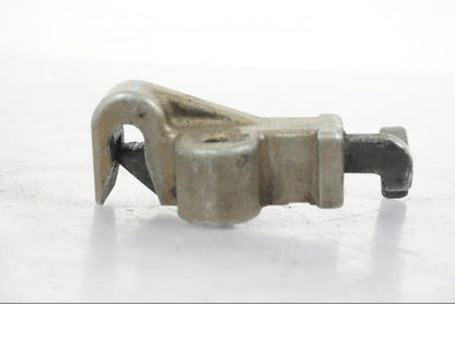 Baksidan på Sadellåsmekanism från en Honda CBR 1000 F -1999 motorcykel.