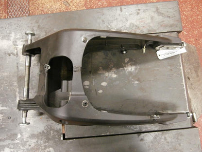 Höger sida på Sving från en Ducati Monster 696 -2013 motorcykel.