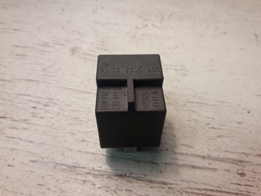 Framsidan på Relä från en BMW R 1150 R -2004 motorcykel.