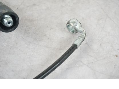 Snett uppifrån på Kopplingsledning från en KTM 1290 Super Adventure S -2022 motorcykel.