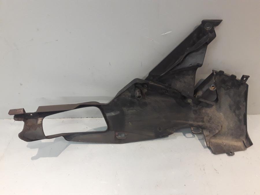 Baksidan på Magkåpa från en Aprilia RS 125 -2017 motorcykel.