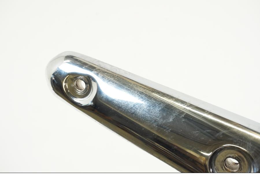 Vänster sida på Bakskärmstag från en Triumph Speedmaster -2006 motorcykel.