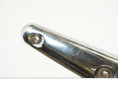 Vänster sida på Bakskärmstag från en Triumph Speedmaster -2006 motorcykel.