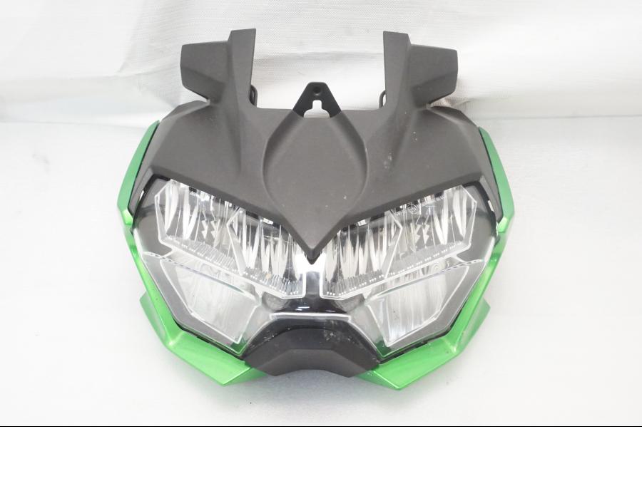 Framsidan på Strålkastare från en Kawasaki Z 400 -2020 motorcykel.