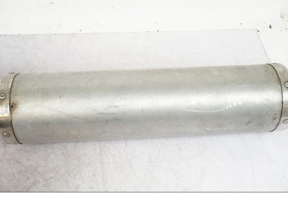 Snett nerifrån på Ljuddämpare från en Yamaha YZF R6 -2000 motorcykel.