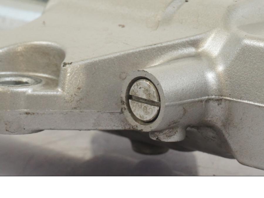 Vänster sida på Gaffelben från en Suzuki GSX 1300 RX -1999 motorcykel.