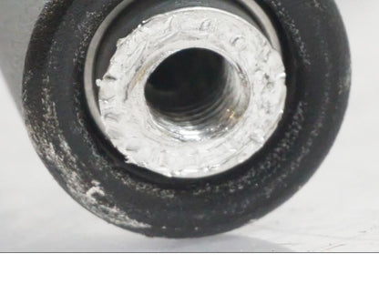 Extrabild2 på Styre från en KTM 1290 Super Duke R EVO -2023 motorcykel.