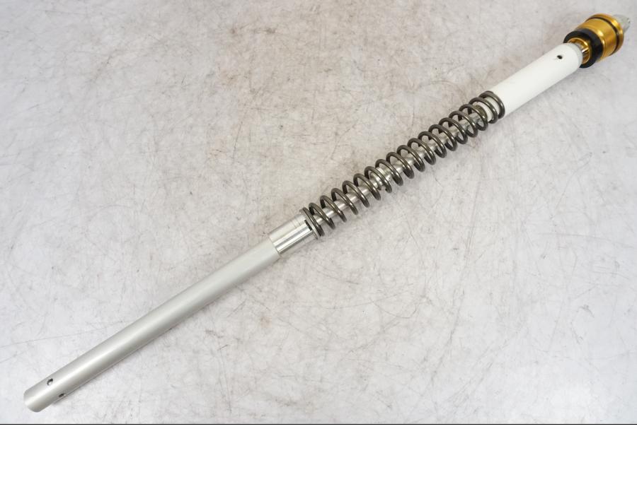 Framsidan på Gaffelbensdelar från en Kawasaki ZX-6R -2006 motorcykel.