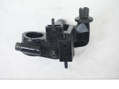 Vänster sida på Kopplingsklo från en Kawasaki ER-6N -2006 motorcykel.