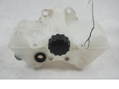 Vänster sida på Vattenexpansionskärl från en MV Agusta Dragster -2014 motorcykel.