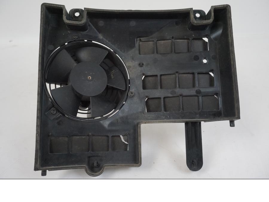 Framsidan på Vattenkylfläkt från en KTM 990 SM -2009 motorcykel.