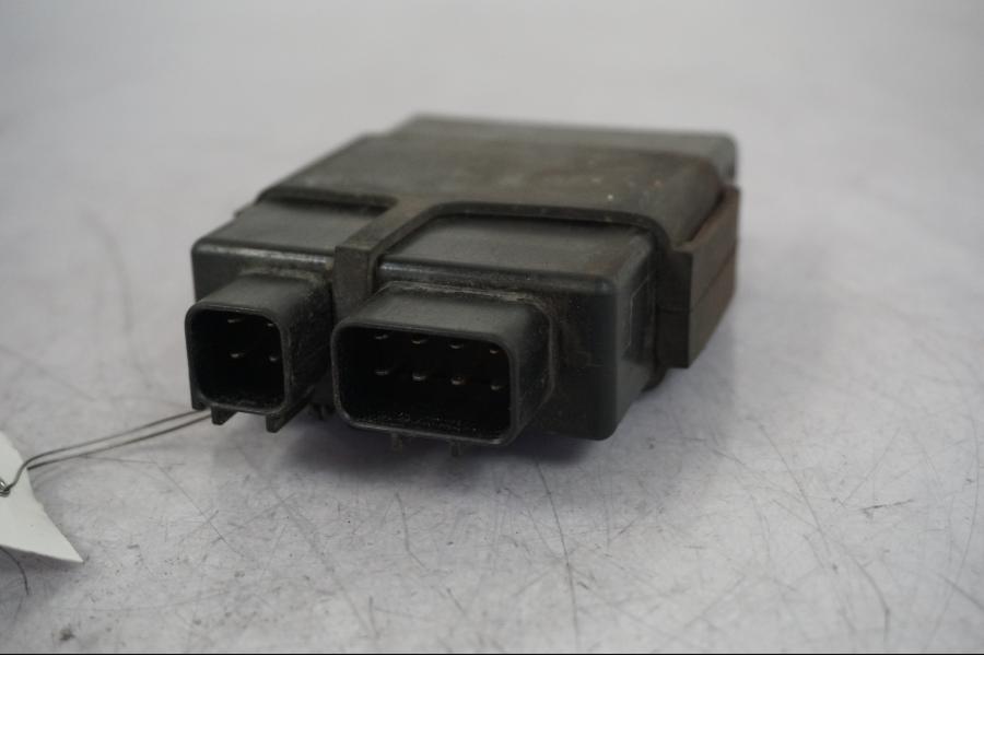 Vänster sida på CDI / ECU från en Suzuki VZ 800 -2000 motorcykel.