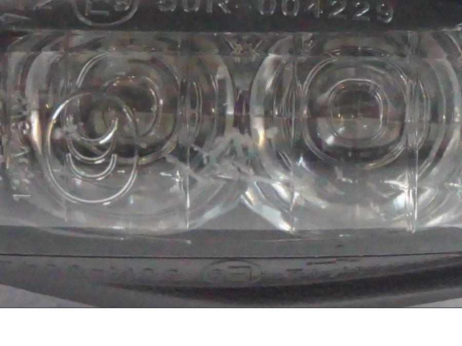 Snett nerifrån på Blinkers LED från en KTM 390 Adventure -2021 motorcykel.