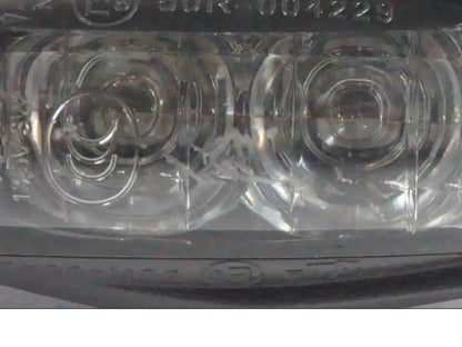 Snett nerifrån på Blinkers LED från en KTM 390 Adventure -2021 motorcykel.