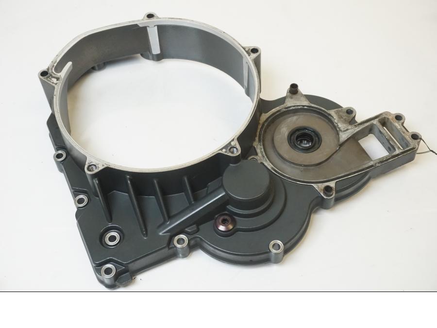 Framsidan på Kopplingskåpa från en KTM 1190 Adventure -2015 motorcykel.