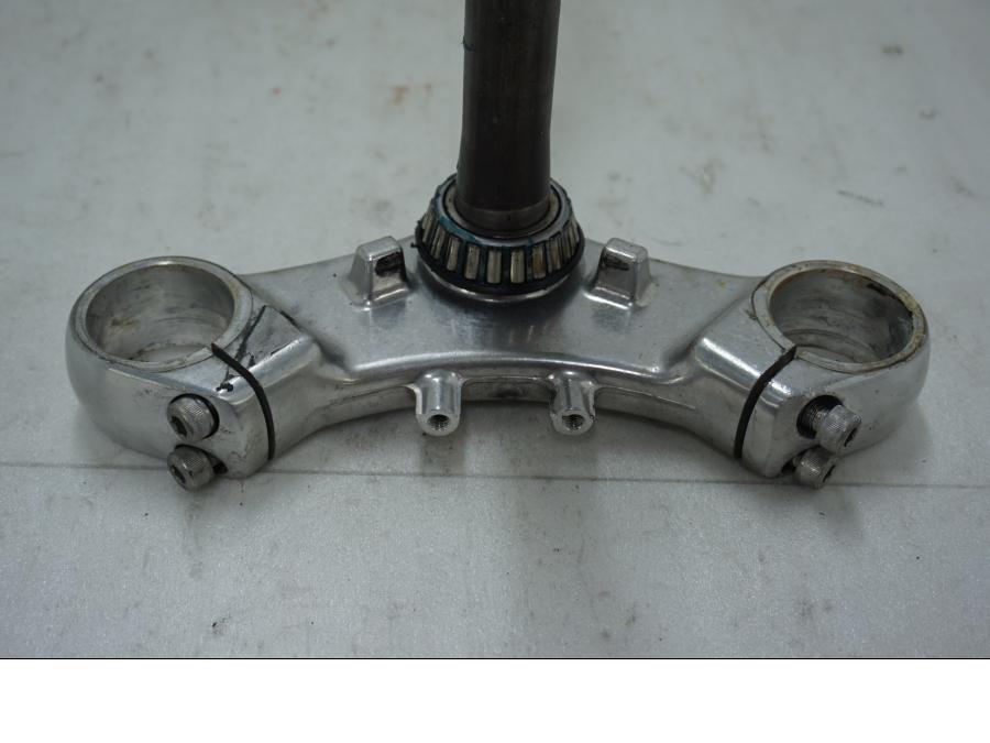 Höger sida på Gaffelkrona från en Triumph Thunderbird 900 -2000 motorcykel.