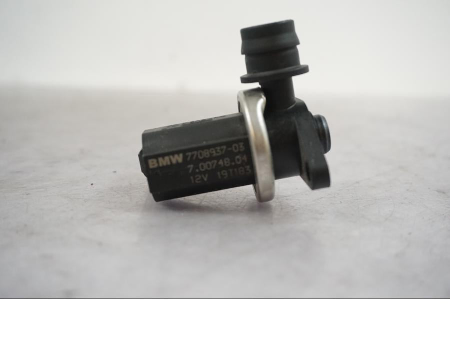 Baksidan på Second Air från en BMW S 1000 XR -2019 motorcykel.