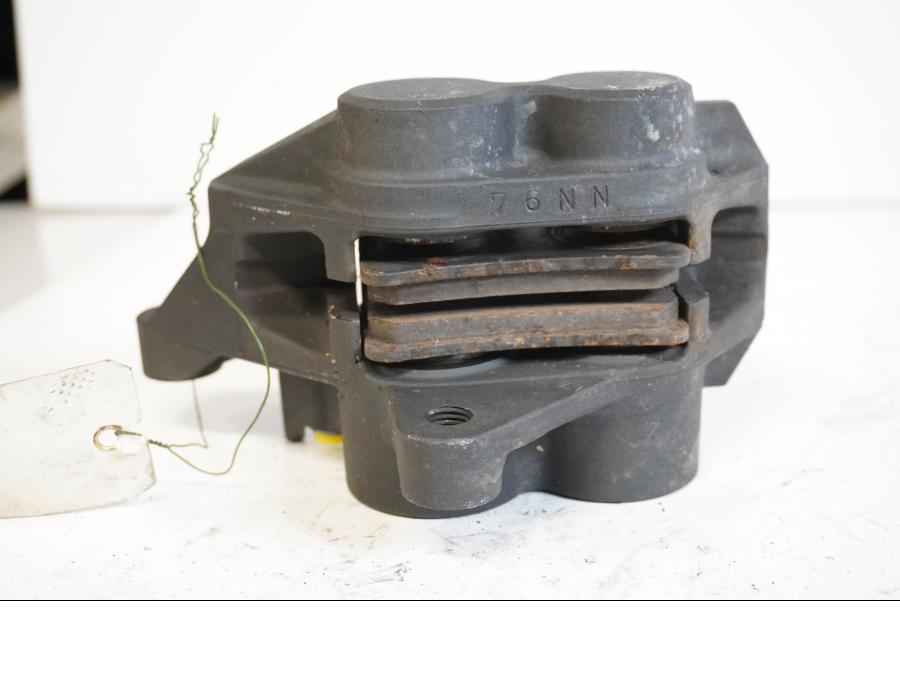 Höger sida på Bromsok från en Yamaha FZ1-SA -2008 motorcykel.