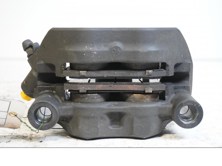 Höger sida på Bromsok från en Triumph Daytona 675 -2010 motorcykel.