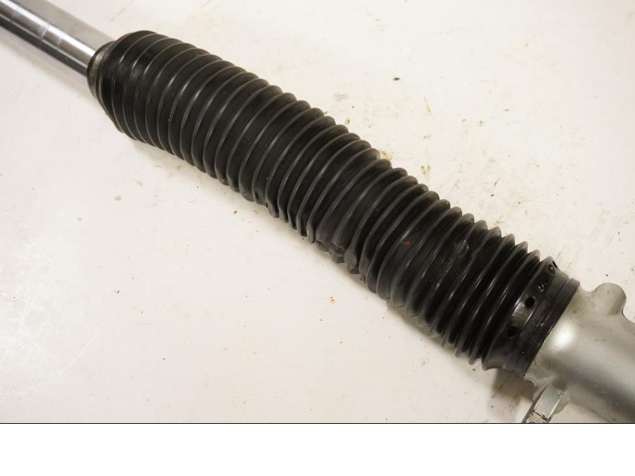 Höger sida på Gaffelben från en Suzuki DR 750 S -1988 motorcykel.