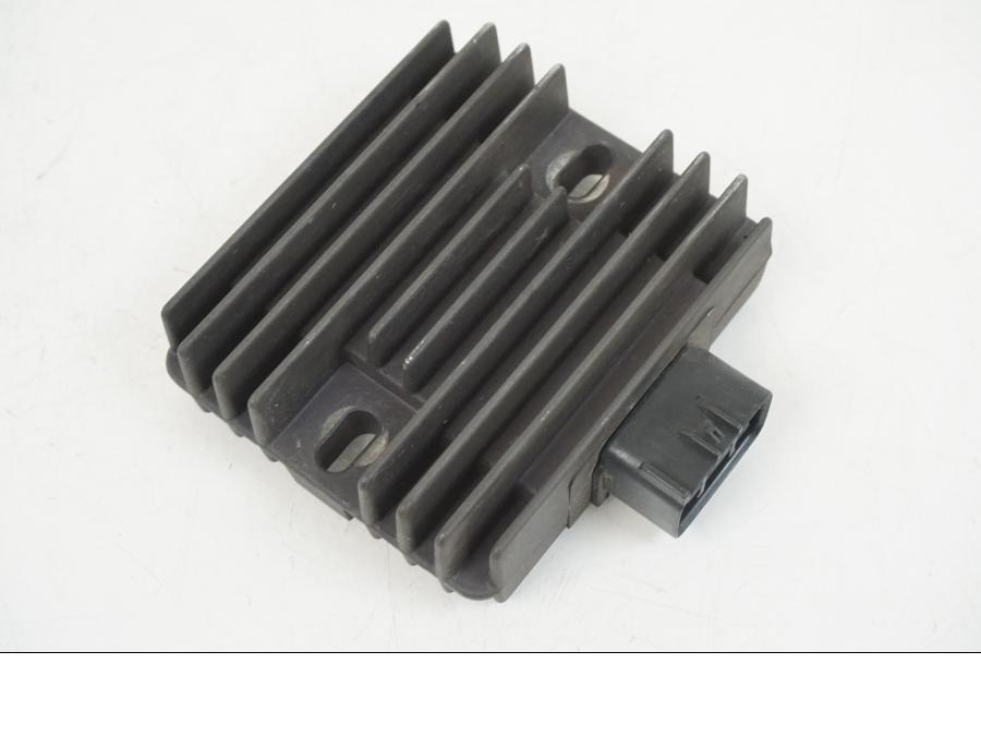 Framsidan på Likriktare från en Kawasaki ER-6F -2016 motorcykel.