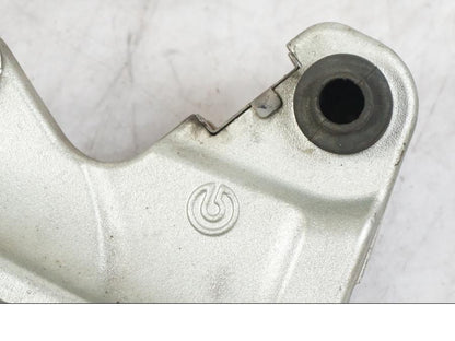 Baksidan på Bromsoksfäste från en Ducati Scrambler 800 -2016 motorcykel.