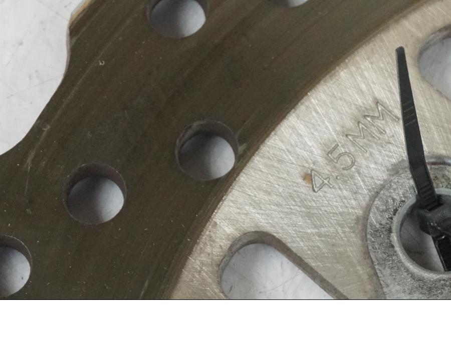 Höger sida på Bromsskiva från en Kawasaki Z 900 -2019 motorcykel.