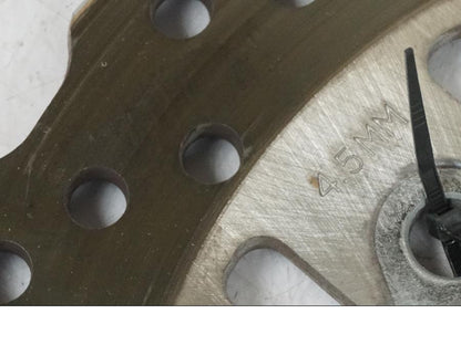 Höger sida på Bromsskiva från en Kawasaki Z 900 -2019 motorcykel.