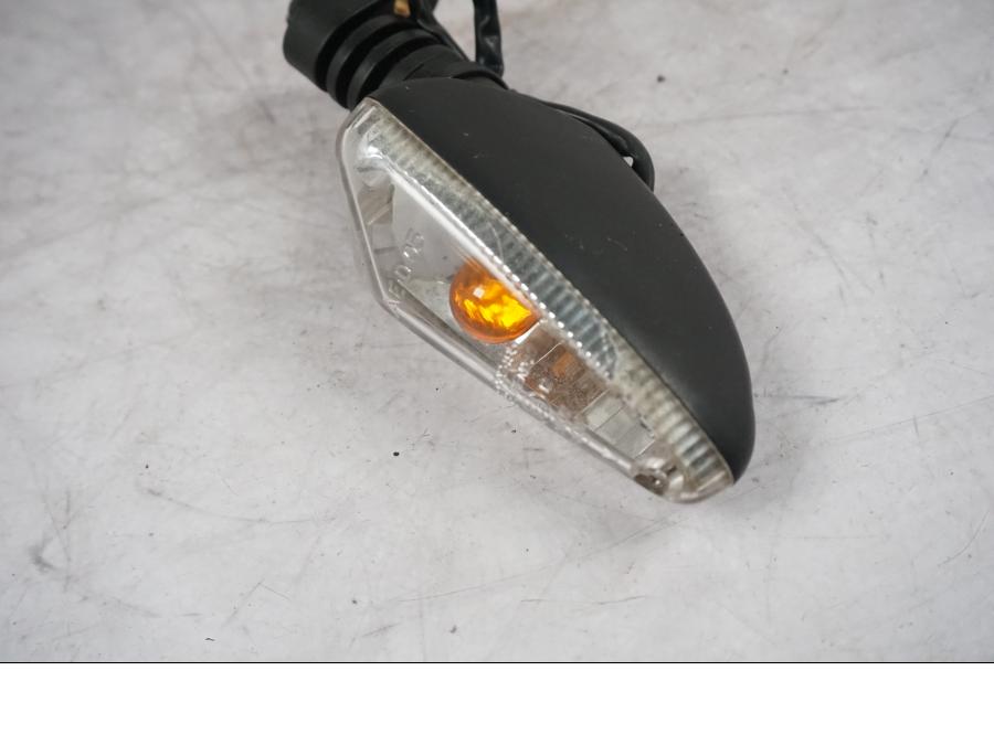 Vänster sida på Blinkers från en Triumph Tiger Explorer -2016 motorcykel.