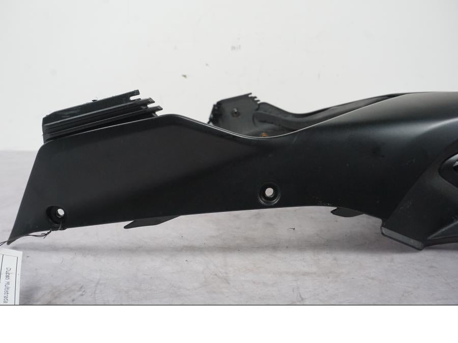 Baksidan på Frontkåpa från en Ducati Multistrada V4 -2024 motorcykel.