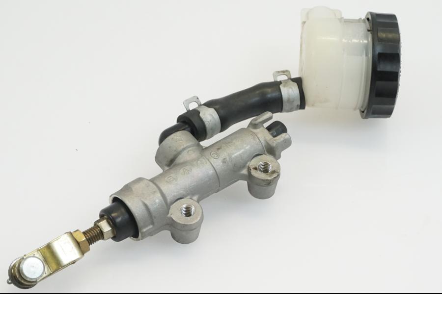 Vänster sida på Bromshuvudcylinder från en Kawasaki VN 1500 Mean Streak -2003 motorcykel.