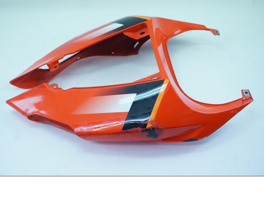 Höger sida på Bakvinge från en Aprilia RSV 1000 -2004 motorcykel.