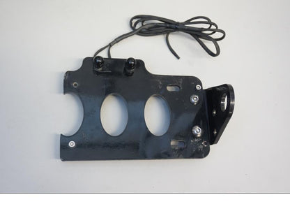 Framsidan på Skylthållare från en Yamaha XVS 1100 -2000 motorcykel.