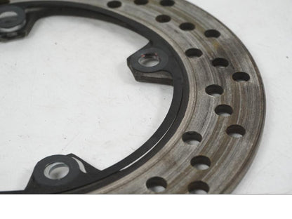 Snett uppifrån på Bromsskiva från en Kawasaki Z 750 -2006 motorcykel.