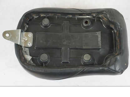 Snett uppifrån på Sadel från en Suzuki VL 800 -2002 motorcykel.