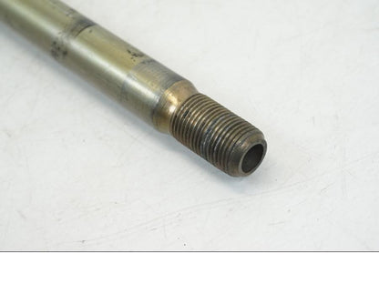 Baksidan på Axel från en Triumph TT 600 -2002 motorcykel.